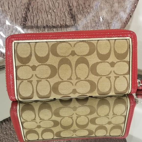 COACH Khaki & Red Accordion Wallet w/ bow charm - Picture 3 of 9